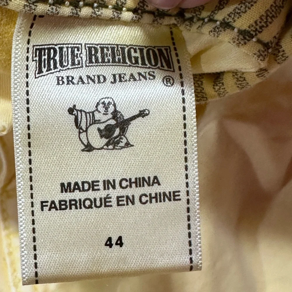 True Religion butter yellow men’s shorts sz 44 vacation resort wear‎